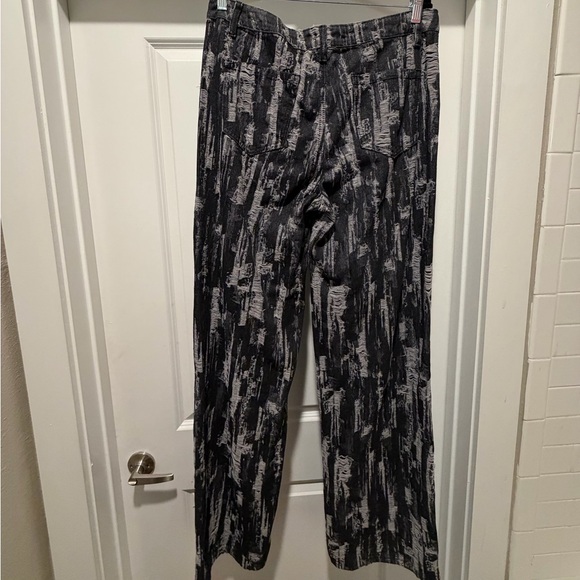 Monochrome Abstract Patterned Pants - Picture 3 of 4